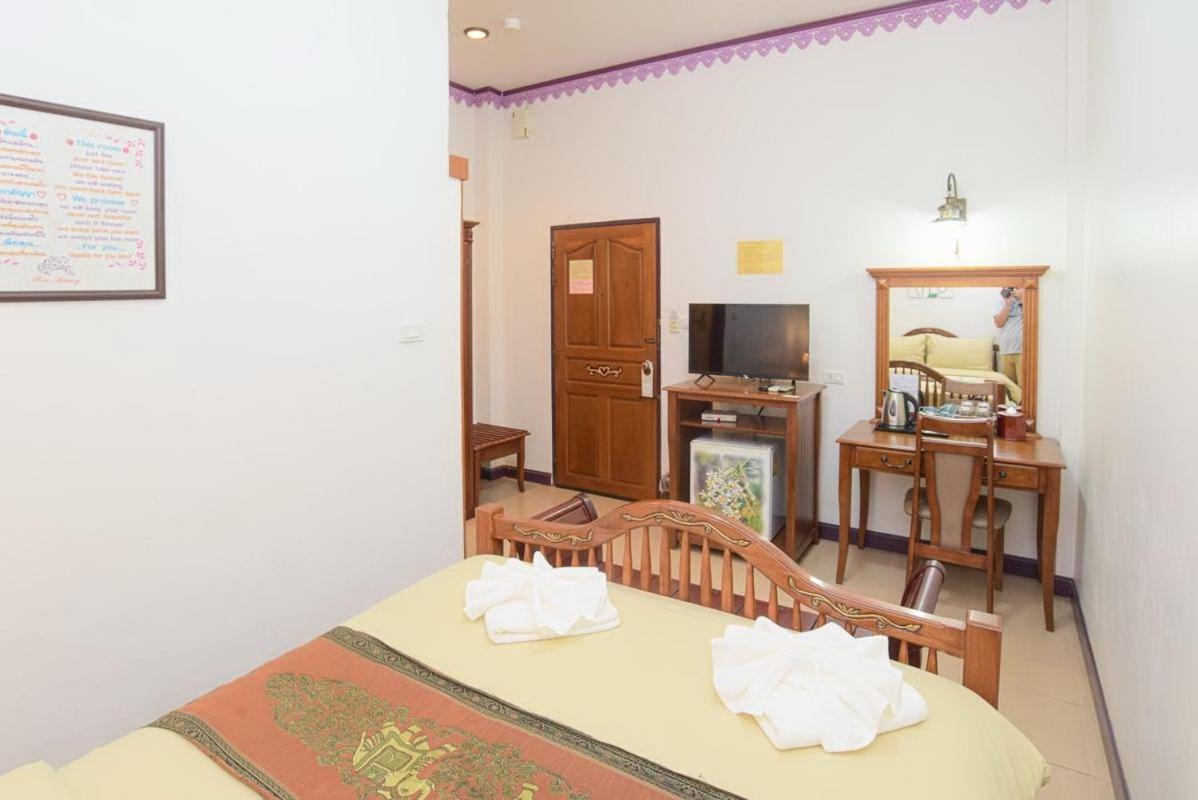 Ban Ao Thong Hotel Trang Exterior foto