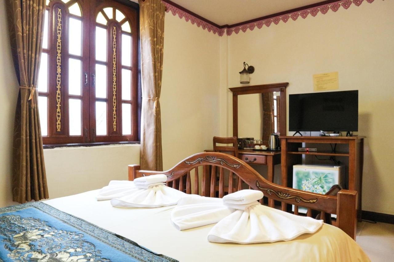 Ban Ao Thong Hotel Trang Exterior foto