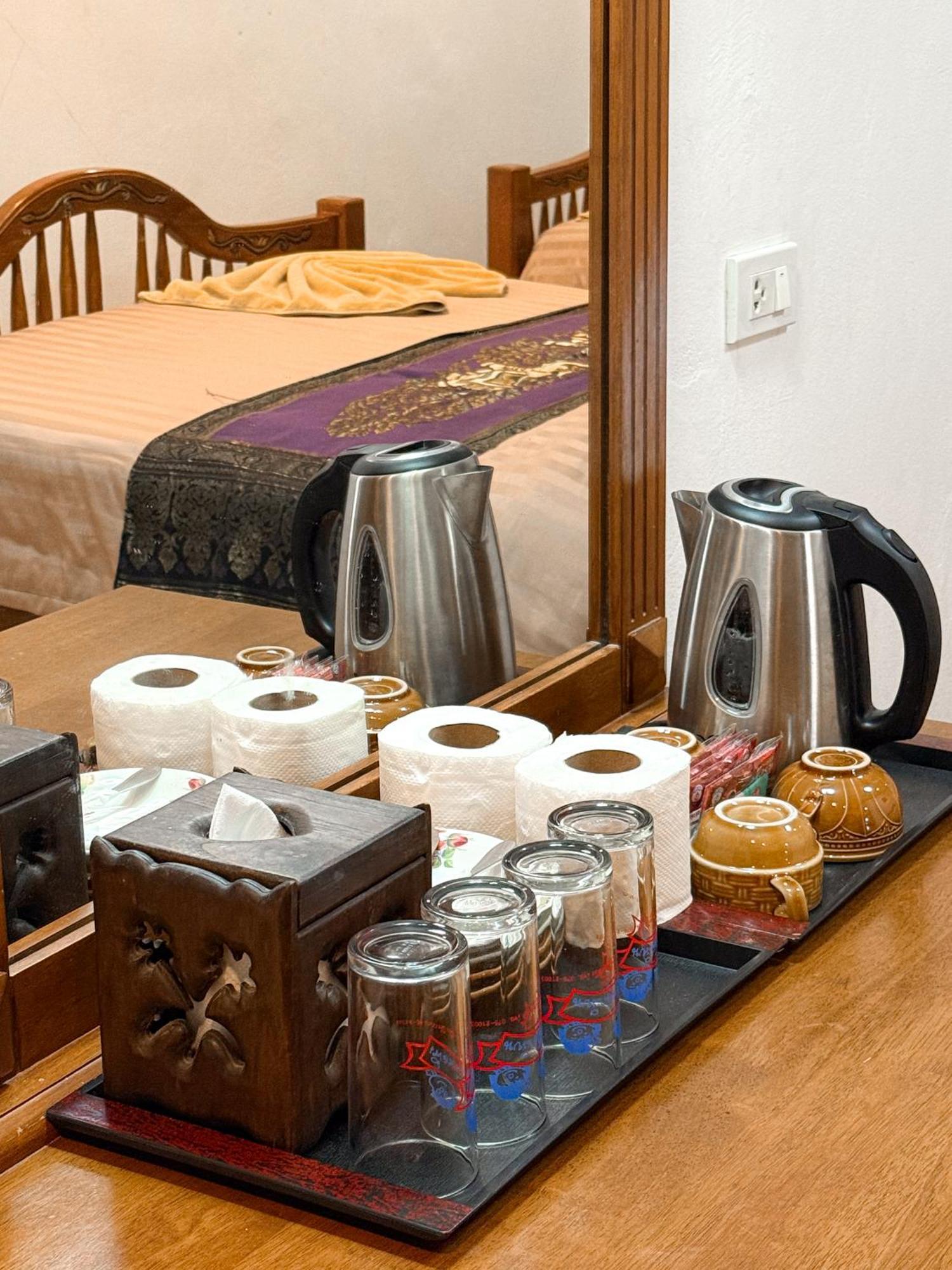 Ban Ao Thong Hotel Trang Exterior foto