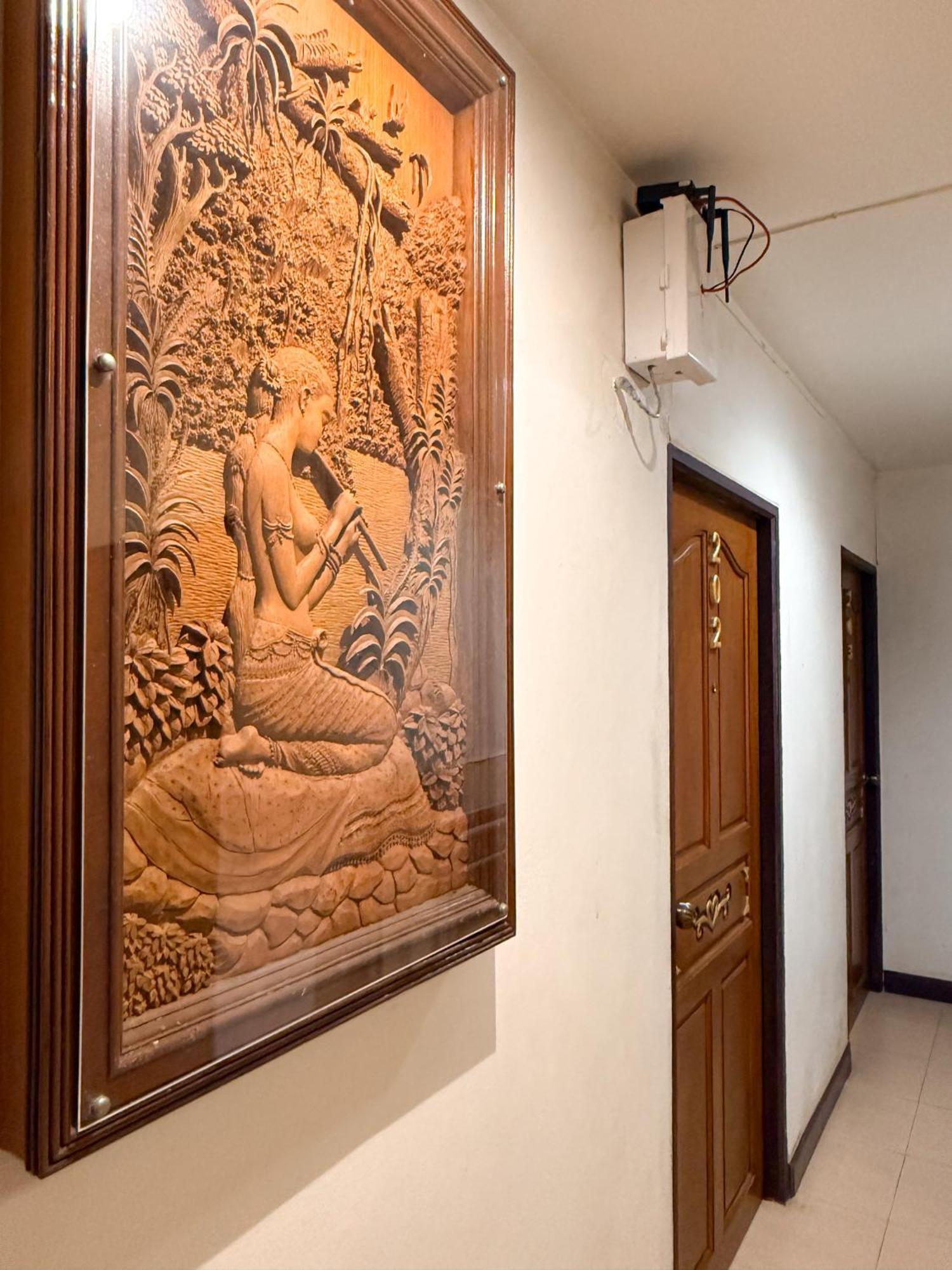 Ban Ao Thong Hotel Trang Exterior foto